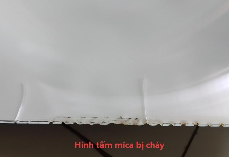 tấm mica bị cháy
